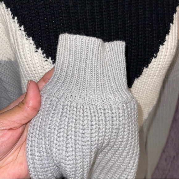 Time and Tru Asyoly Color Block Sweater - Picture 6 of 6